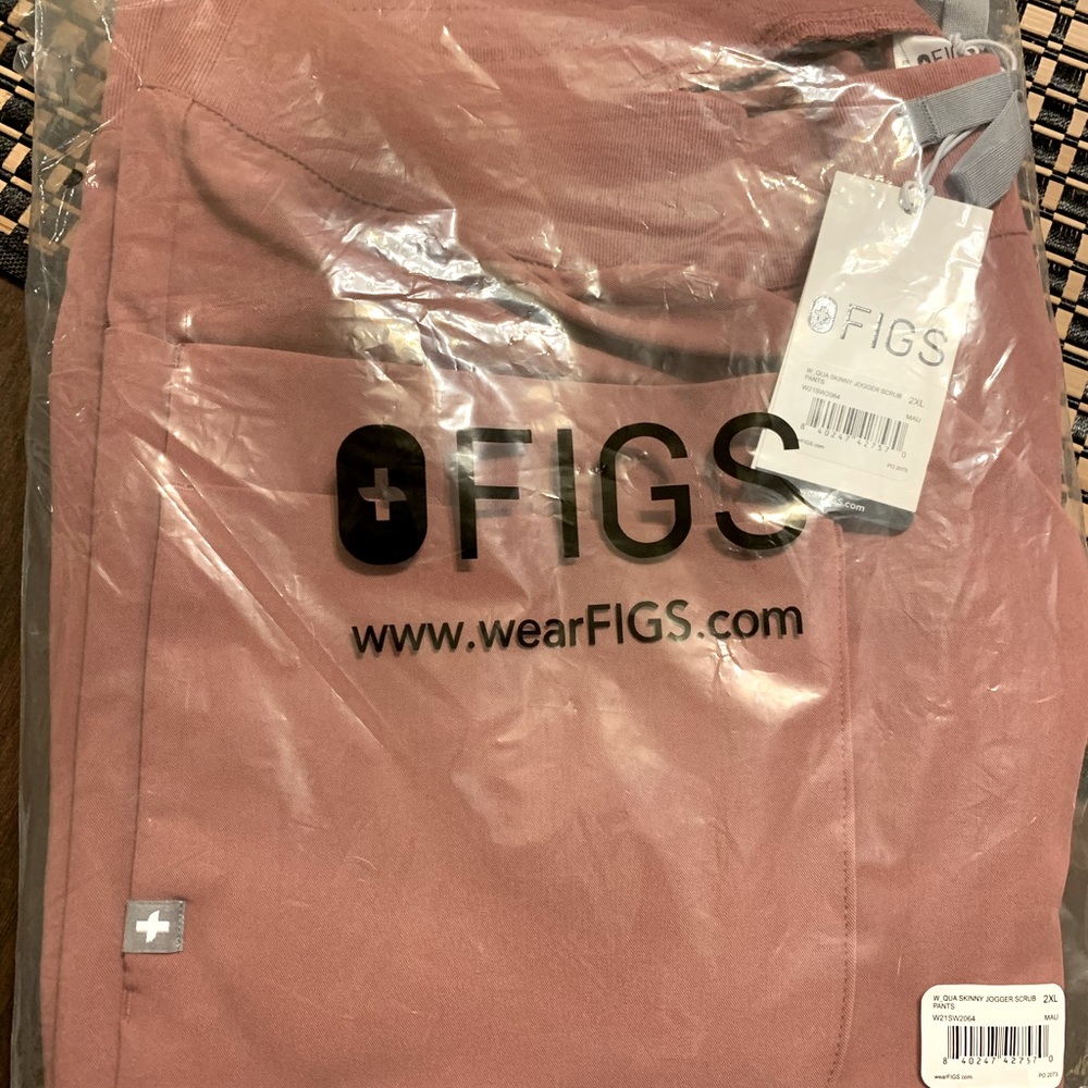 NWT - Figs Mauve Qua Skinny Jogger Scrub Pants